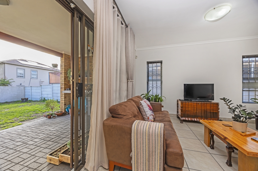 3 Bedroom Property for Sale in Jakarandas Western Cape